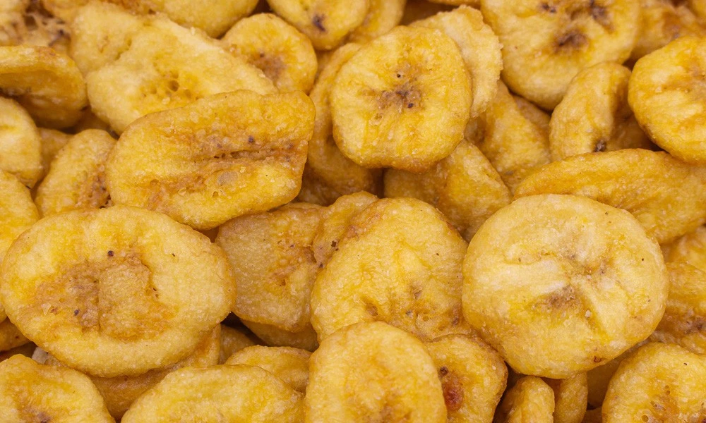 Vacuum Fried Banana chips cool